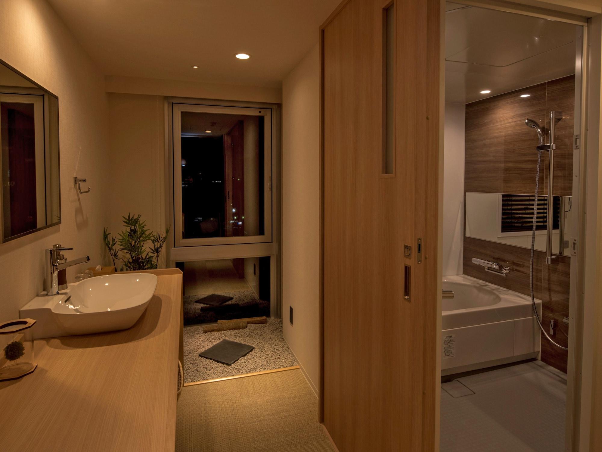 Uan Kanazawa Luaran gambar